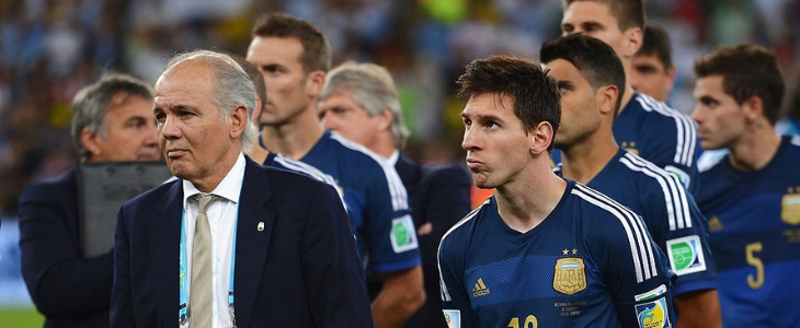 HLV giúp Argentina vào chung kết W.C 2014 qua đời